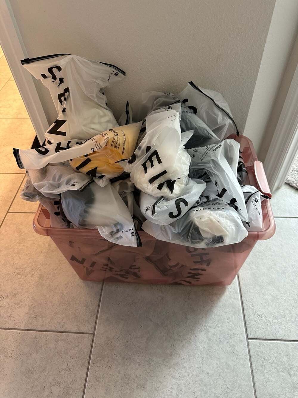 100 PCS Lot of Assorted NWT Shein Womens Clothing TOPS & Bottoms.